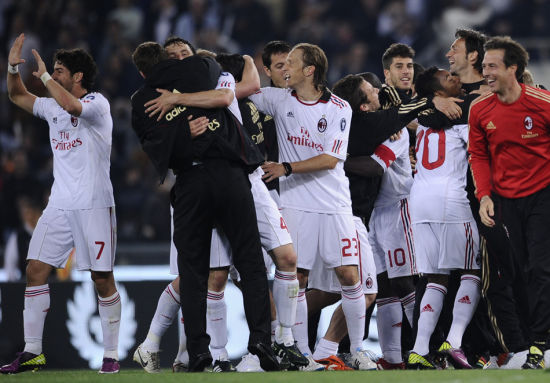 西甲半场：纳瓦罗、N.威廉姆斯建功，毕尔巴鄂2-0莱万特（西甲半场战报：纳瓦罗与N.威廉姆斯破门，毕尔巴鄂暂2-0领先莱万特）